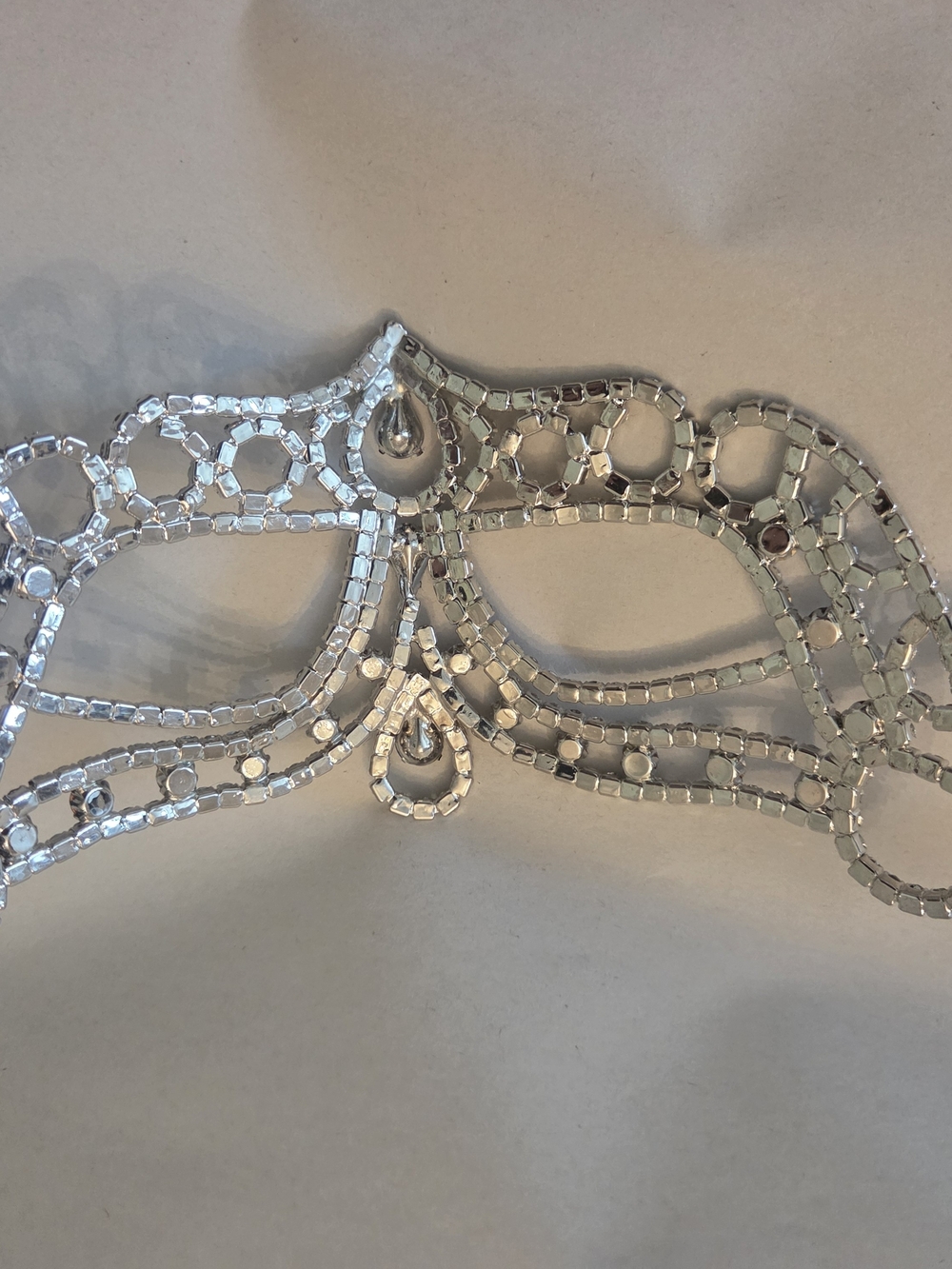 Silver Crystal Mask - Picture 4 of 5
